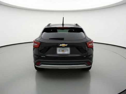 Used 2025 Chevrolet Trax LT w/ LT Convenience Package FWD image 7