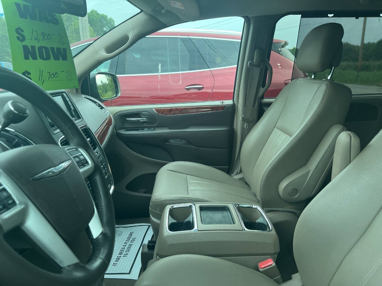 Used 2016 Chrysler Town & Country Touring w/ Driver Convenience Group FWD image 9