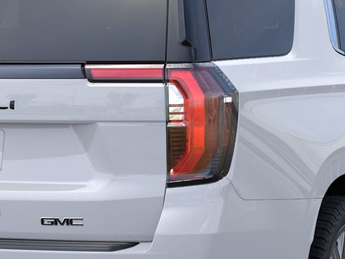 New 2026 GMC Yukon Denali Ultimate AWD/4WD image 11