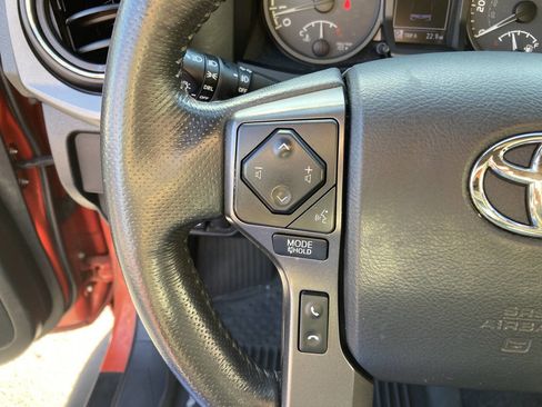 Used 2017 Toyota Tacoma TRD Off-Road image 15