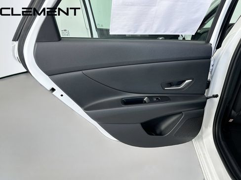 Certified 2026 Hyundai Elantra SE FWD image 29