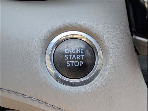 Used 2021 Toyota Highlander LE FWD image 12