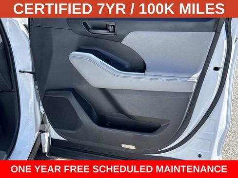 Used 2023 Toyota Highlander LE FWD image 8