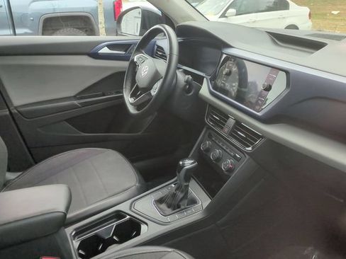 Used 2022 Volkswagen Taos SE FWD image 8