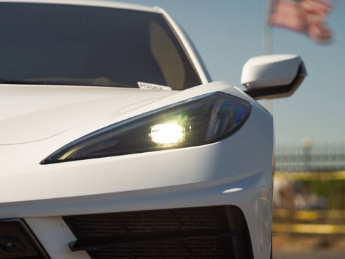 Used 2021 Chevrolet Corvette Stingray Premium Conv w/ Z51 Performance Package image 10