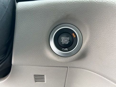 Used 2023 Chrysler Pacifica Touring-L FWD image 20