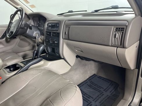 Used 2004 Jeep Grand Cherokee Laredo w/ Tan Your Hide Group image 30