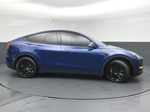 Used 2022 Tesla Model Y Long Range image 8
