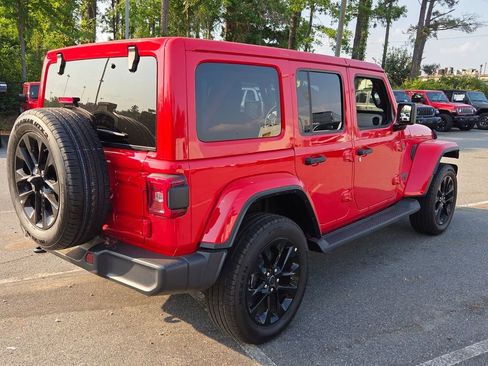 Used 2025 Jeep Wrangler Unlimited Sahara AWD/4WD image 12