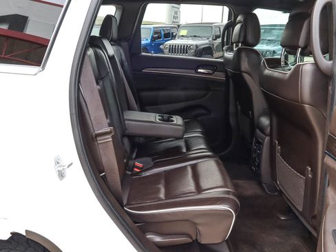 Used 2019 Jeep Grand Cherokee Overland AWD/4WD image 28