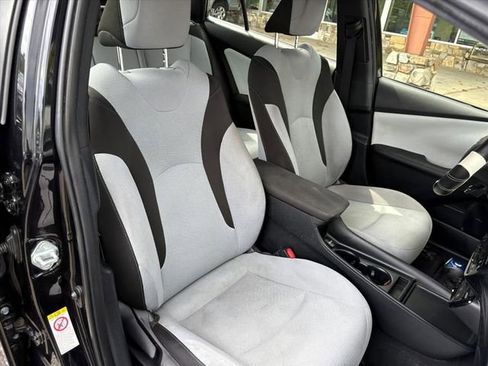 Used 2020 Toyota Prius LE image 15