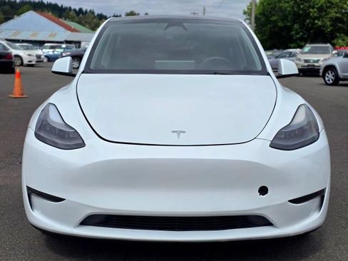 Used 2023 Tesla Model Y Long Range AWD/4WD image 3