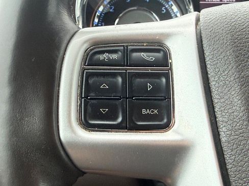 Used 2014 Chrysler Town & Country Touring-L w/ Driver Convenience Group FWD image 15