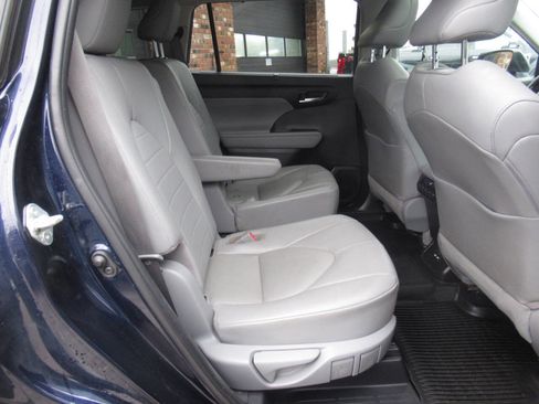 Used 2020 Toyota Highlander XLE image 10