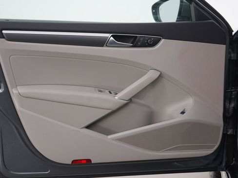 Used 2017 Volkswagen Passat 1.8T R-Line image 18