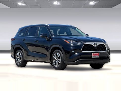 Used 2024 Toyota Highlander XLE FWD image 6