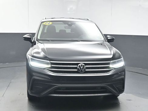 Used 2024 Volkswagen Tiguan SE image 3