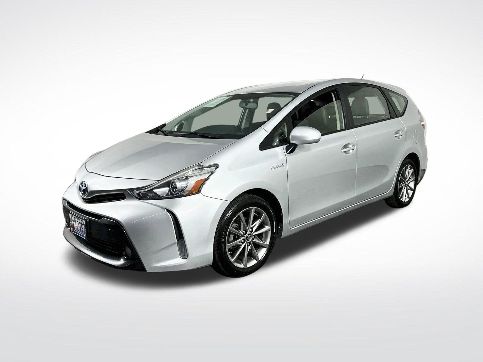 Used 2015 Toyota Prius V Five FWD image 4