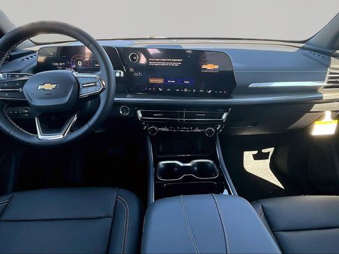 New 2026 Chevrolet Traverse LT w/ Sun and Wheel Package AWD/4WD image 5