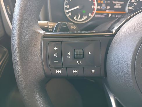 Used 2023 Nissan Rogue SV AWD/4WD image 7