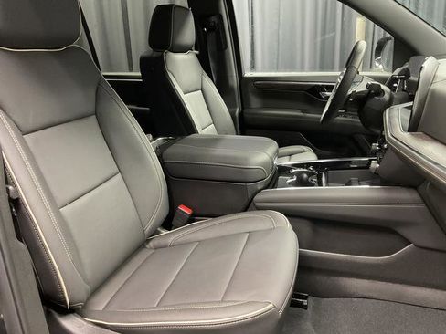 New 2026 Chevrolet Suburban Premier w/ Sun And Tow Package AWD/4WD image 18