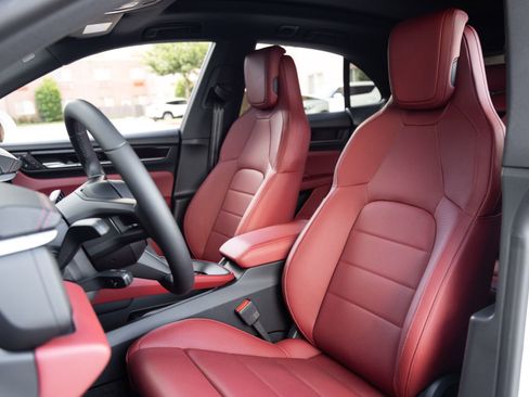 Certified 2026 Porsche Macan Electric RWD image 5