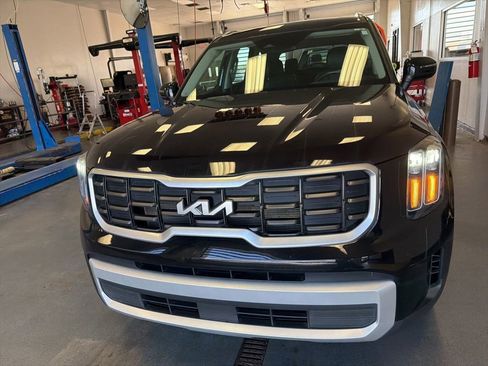 Used 2025 Kia Telluride S FWD image 3