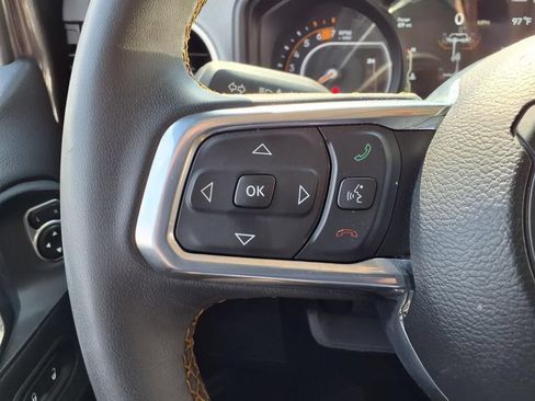 Used 2025 Jeep Wrangler Unlimited Sahara AWD/4WD image 13