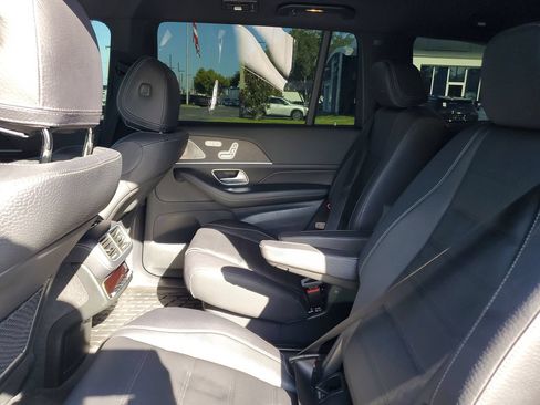 Used 2025 Mercedes-Benz GLS 450 4MATIC image 11