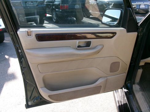 Used 2002 Land Rover Range Rover HSE image 18