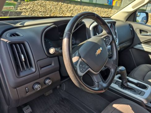 Used 2021 Chevrolet Colorado LT w/ LT Convenience Package AWD/4WD image 10