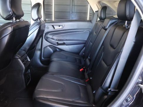 Used 2019 Ford Edge Titanium image 21