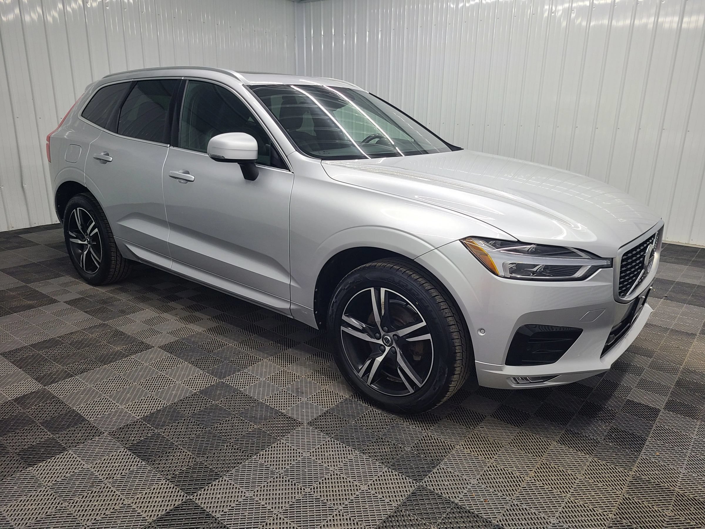 Used 2019 Volvo XC60 T5 R-Design AWD/4WD image 14