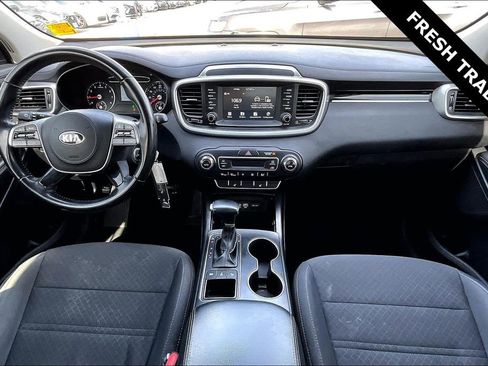 Used 2019 Kia Sorento S image 7