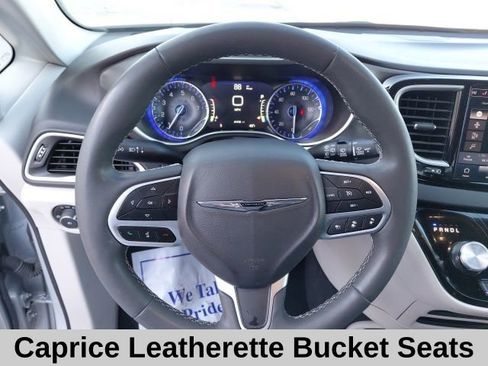 Used 2024 Chrysler Pacifica Touring-L FWD image 11