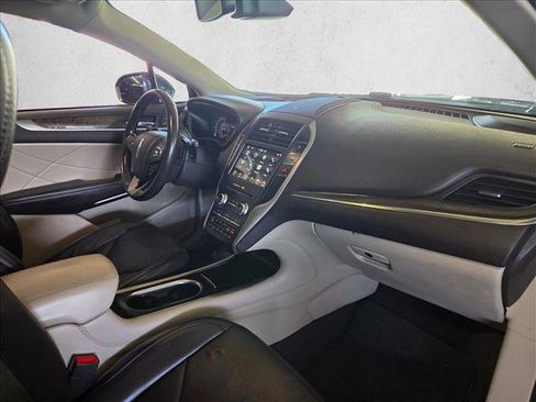 Used 2019 Lincoln MKC Reserve w/ MKC Climate Package FWD image 19