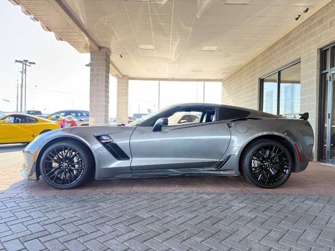 Used 2015 Chevrolet Corvette Z06 w/ 3LZ Preferred Equipment Group RWD image 6