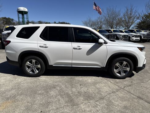 Used 2025 Honda Pilot EX-L image 8