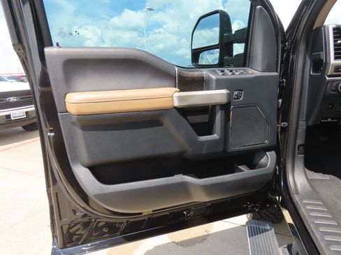 Used 2022 Ford F250 Lariat w/ Lariat Ultimate Package AWD/4WD image 25