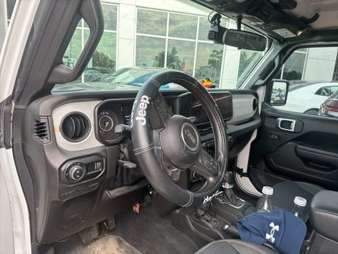 Used 2024 Jeep Gladiator Sport AWD/4WD image 4