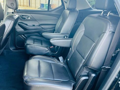Used 2021 Chevrolet Traverse LT w/ LT Premium Package image 22
