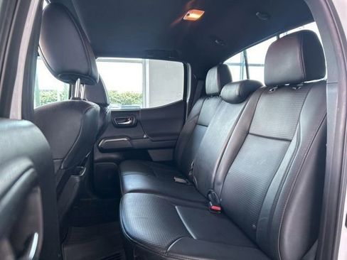 Used 2018 Toyota Tacoma TRD Sport w/ TRD Premium Sport Package RWD image 7