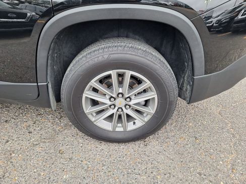 Used 2023 Chevrolet Traverse LT image 24