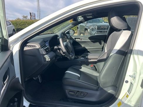 Used 2025 Toyota Camry SE image 13