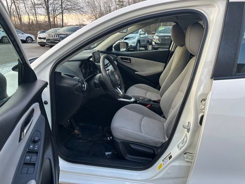 Used 2019 Toyota Yaris LE image 7