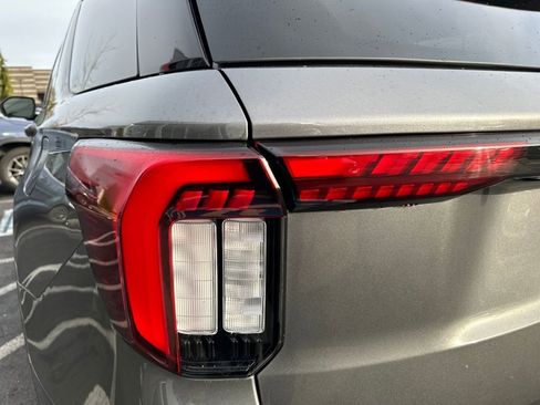 Used 2025 Ford Explorer ST-Line image 10