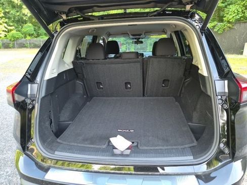 Used 2025 Nissan Rogue SV FWD image 9