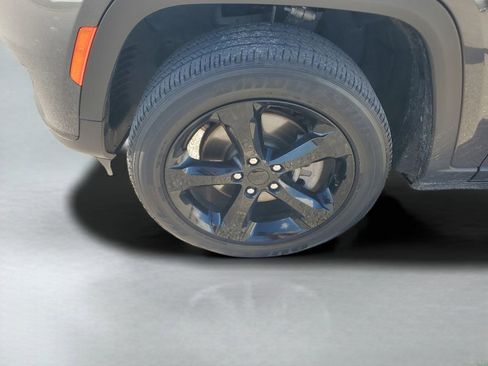 Used 2024 Jeep Grand Cherokee L Altitude AWD/4WD image 26