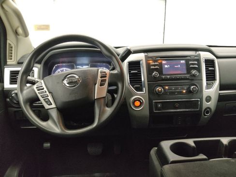 Used 2017 Nissan Titan SV image 22