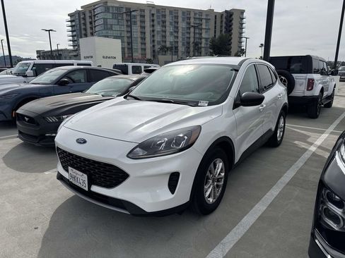 Used 2022 Ford Escape SE image 10